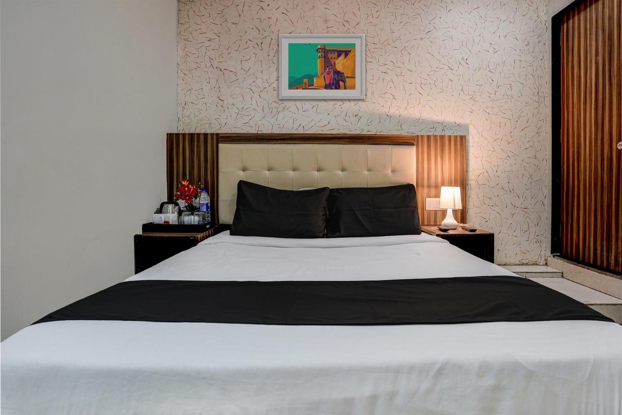 Hotel Oyo Blue Sapphire Residency Near Chhatrapati Shivaji International Airport