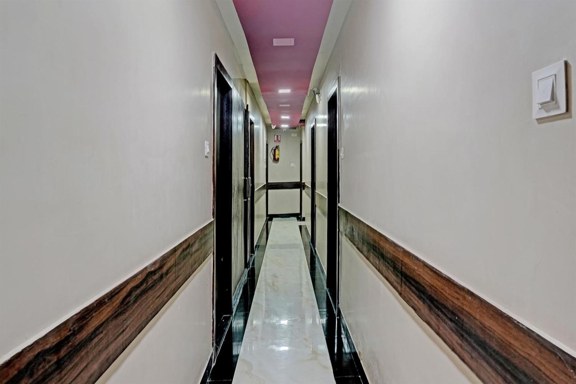 Oyo Blue Sapphire Residency Near Chhatrapati Shivaji International Airport 3*