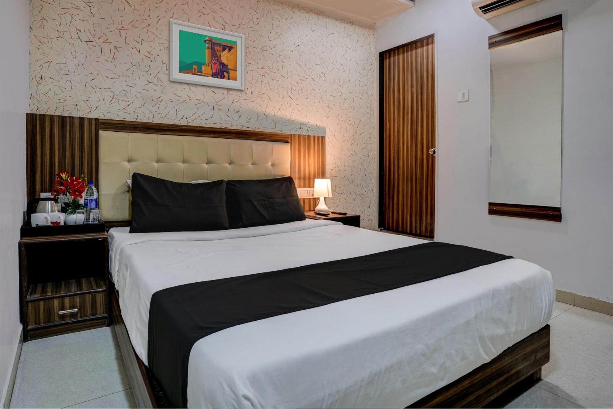Oyo Blue Sapphire Residency Near Chhatrapati Shivaji International Airport 3*